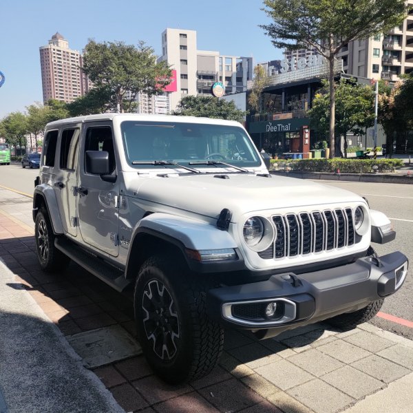 2024 WRANGLER 4-DOOR SAHARA 訂製規格